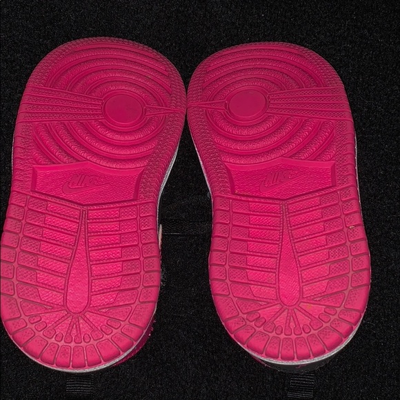 Air Jordan 1 Retro High Vivid Pink - Picture 3 of 4